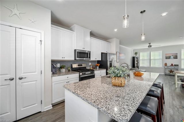 512 Clara LN, Virginia Beach, VA 23451