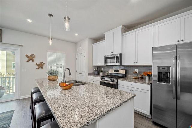 512 Clara LN, Virginia Beach, VA 23451