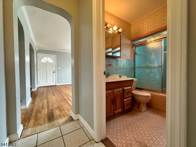 230 Macdonald Dr, Wayne Twp., NJ 07470