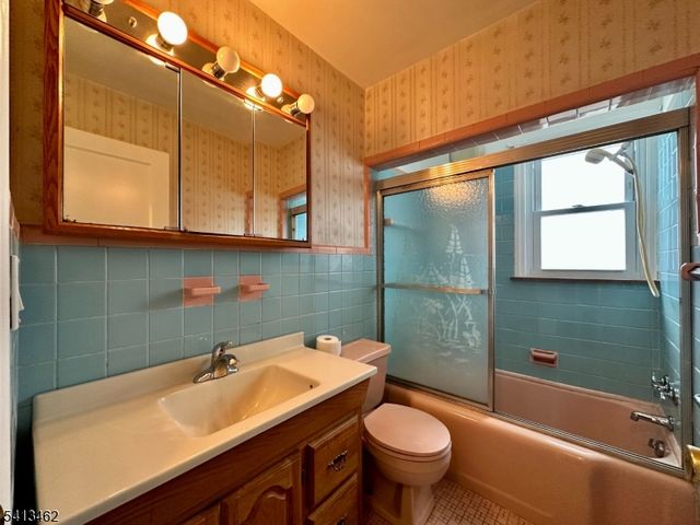 230 Macdonald Dr, Wayne Twp., NJ 07470