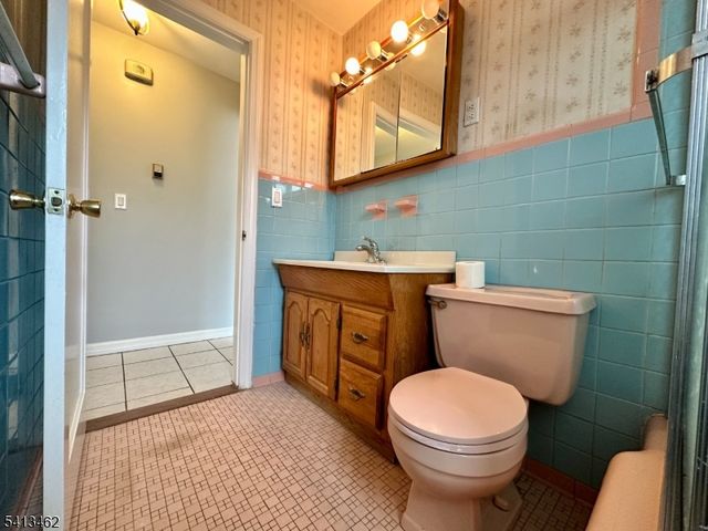 230 Macdonald Dr, Wayne Twp., NJ 07470