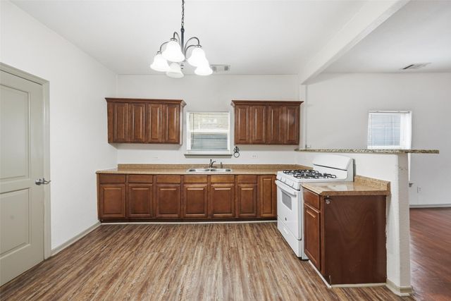 1006 W Chestnut Street, Denison, TX 75020