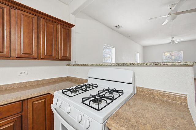 1006 W Chestnut Street, Denison, TX 75020