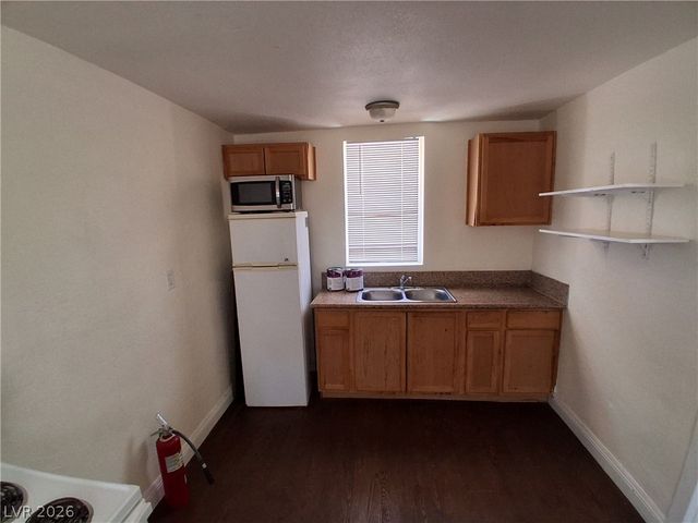 413 West Van Buren Avenue 8, Las Vegas, NV 89106