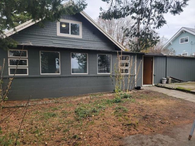 121 N Lake St, Tekoa, WA 99033