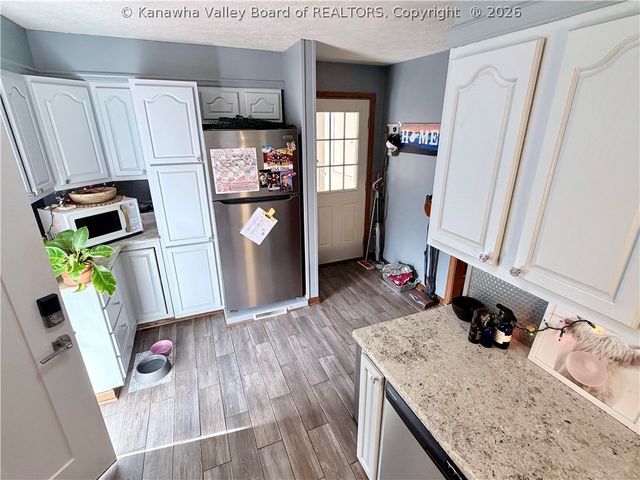 5961 Little Sandy Road, Elkview, WV 25071