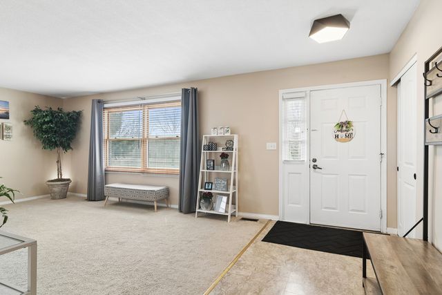 1032 W Park Place Drive, Bartlett, IL 60103