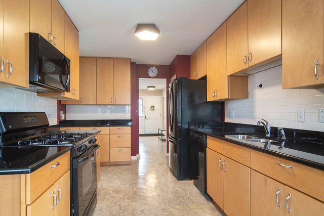 1032 W Park Place Drive, Bartlett, IL 60103