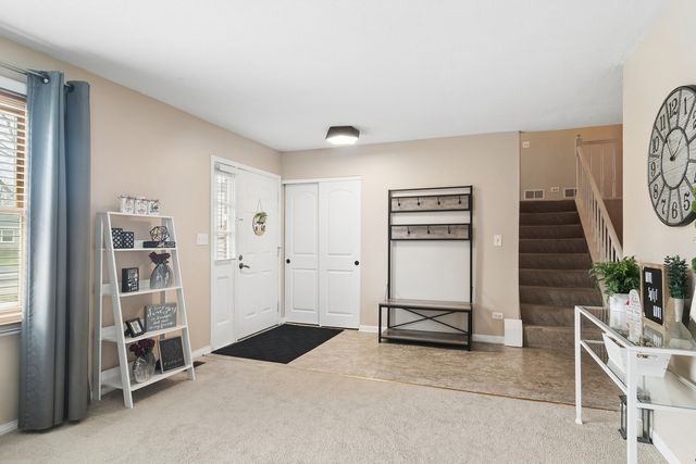 1032 W Park Place Drive, Bartlett, IL 60103