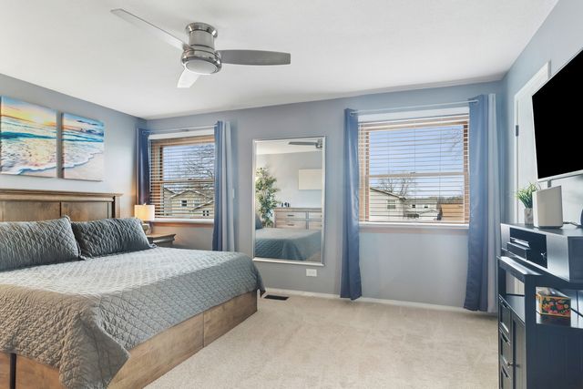 1032 W Park Place Drive, Bartlett, IL 60103