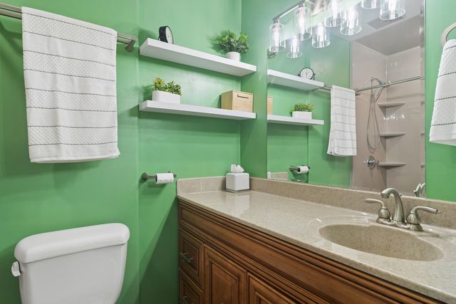 1032 W Park Place Drive, Bartlett, IL 60103