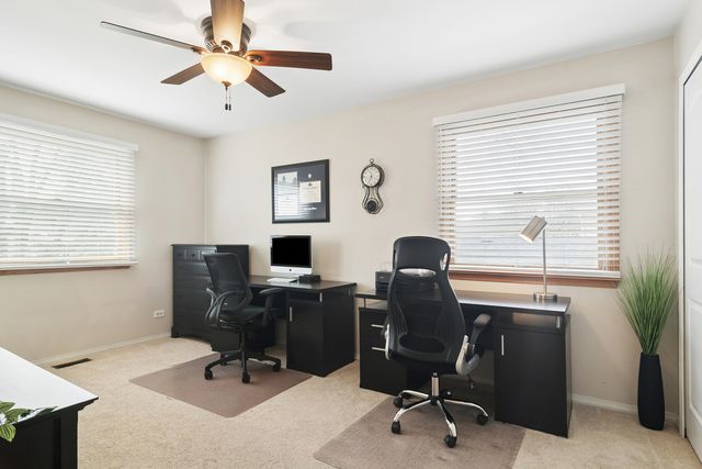 1032 W Park Place Drive, Bartlett, IL 60103