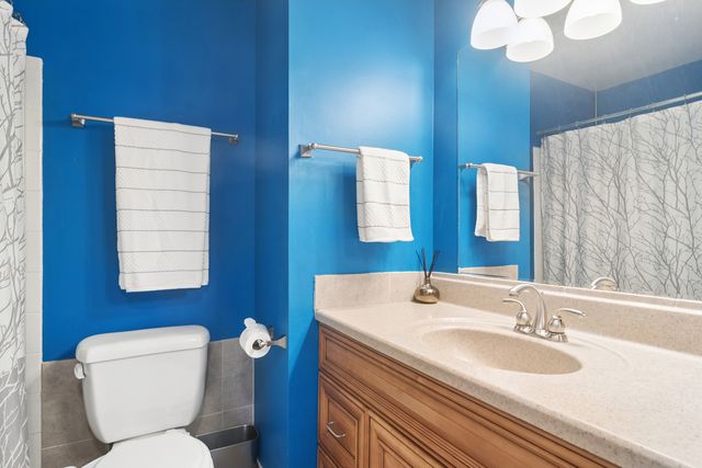 1032 W Park Place Drive, Bartlett, IL 60103