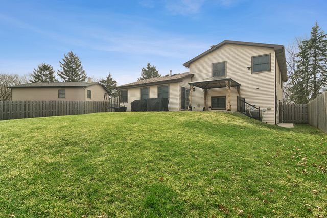 1032 W Park Place Drive, Bartlett, IL 60103