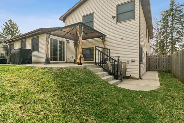 1032 W Park Place Drive, Bartlett, IL 60103