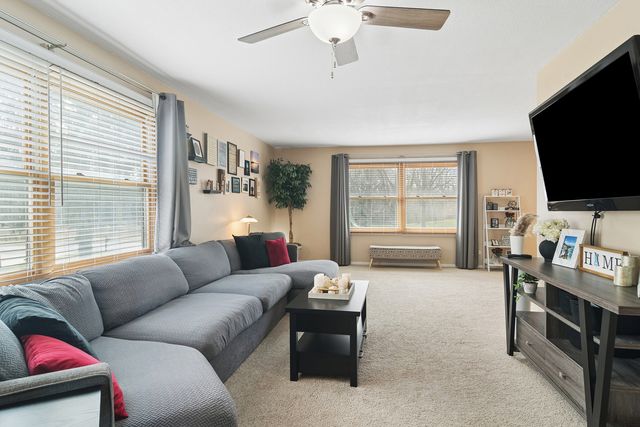 1032 W Park Place Drive, Bartlett, IL 60103