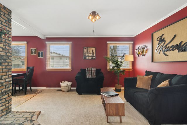 1032 W Park Place Drive, Bartlett, IL 60103