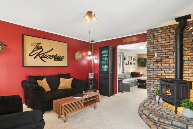 1032 W Park Place Drive, Bartlett, IL 60103