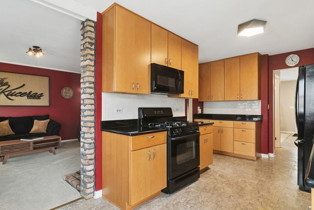 1032 W Park Place Drive, Bartlett, IL 60103