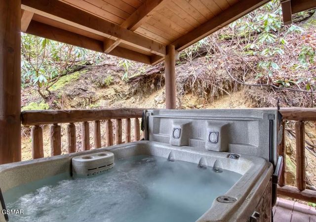 1170 Lower Alpine Way, Gatlinburg, TN 37738