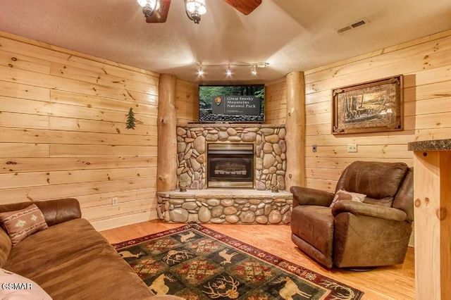 1170 Lower Alpine Way, Gatlinburg, TN 37738