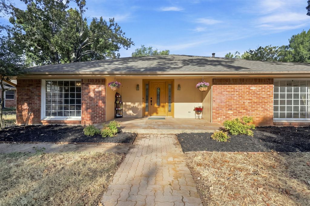3904 Shady Valley Drive, Arlington, TX 76013 — photo 2
