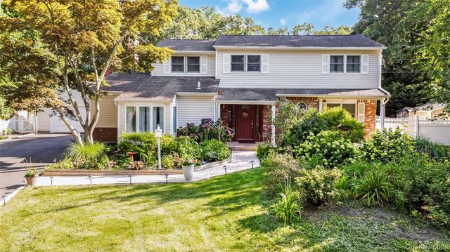 6 Marlon Lane, Hauppauge, NY 11788