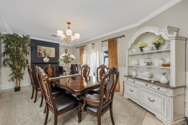 6 Marlon Lane, Hauppauge, NY 11788