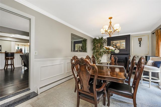 6 Marlon Lane, Hauppauge, NY 11788