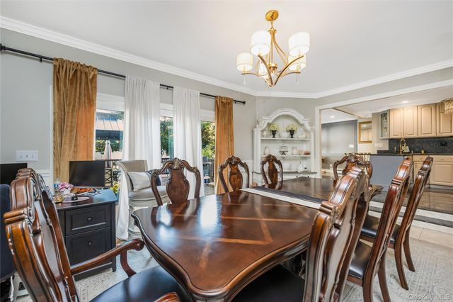 6 Marlon Lane, Hauppauge, NY 11788