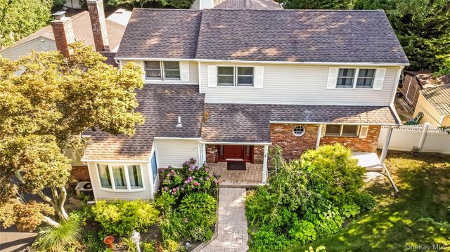 6 Marlon Lane, Hauppauge, NY 11788