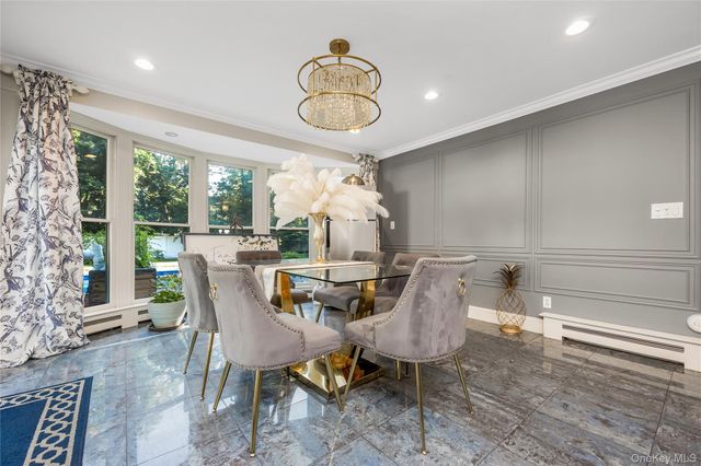 6 Marlon Lane, Hauppauge, NY 11788