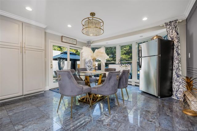 6 Marlon Lane, Hauppauge, NY 11788