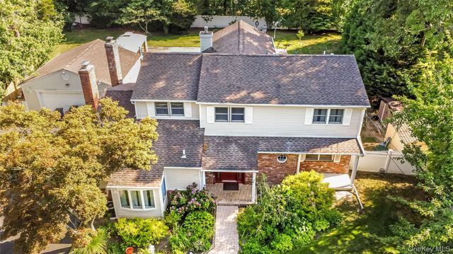 6 Marlon Lane, Hauppauge, NY 11788