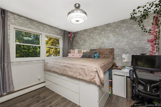 6 Marlon Lane, Hauppauge, NY 11788