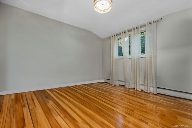 6 Marlon Lane, Hauppauge, NY 11788