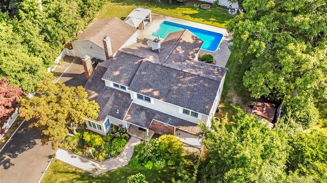6 Marlon Lane, Hauppauge, NY 11788