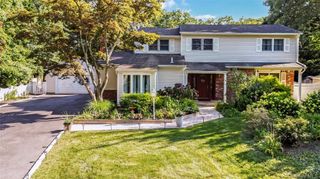 6 Marlon Lane, Hauppauge, NY 11788