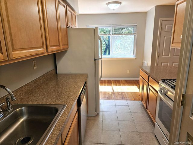 18 Pavilion Ridge Way 17, Suffern, NY 10901