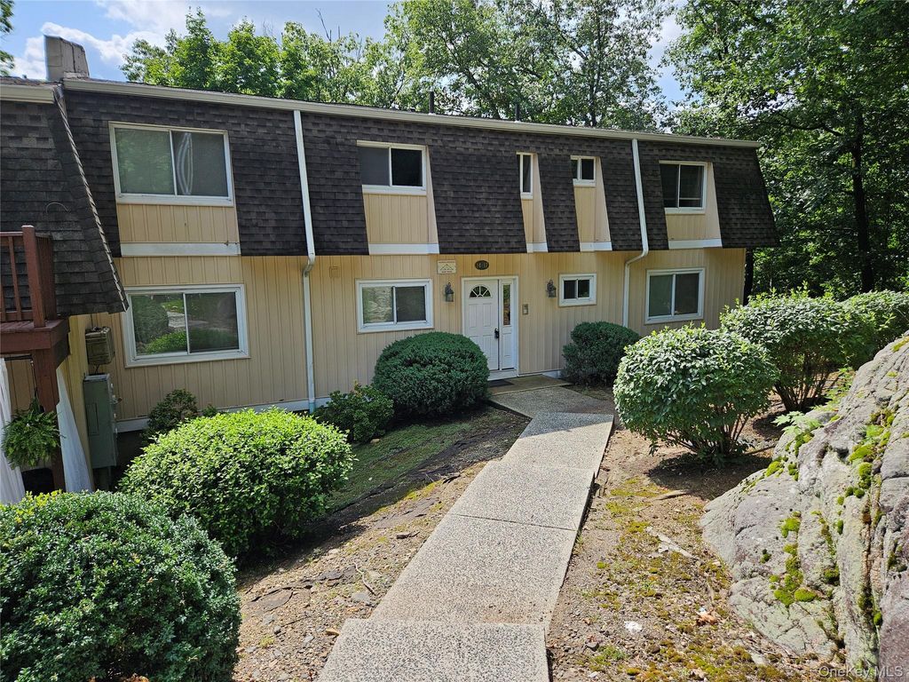 18 Pavilion Ridge Way 17, Suffern, NY 10901