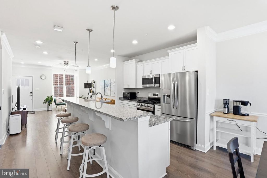 Image 11 of property listing at 7140 BANBURY DR, Hanover, MD 21076