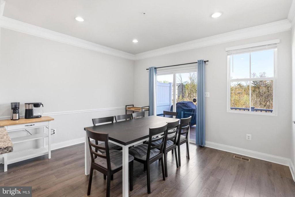 Image 12 of property listing at 7140 BANBURY DR, Hanover, MD 21076