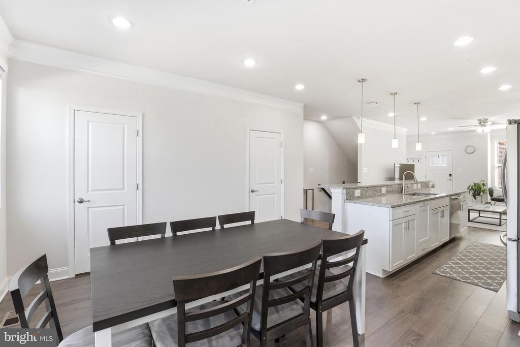 Image 13 of property listing at 7140 BANBURY DR, Hanover, MD 21076