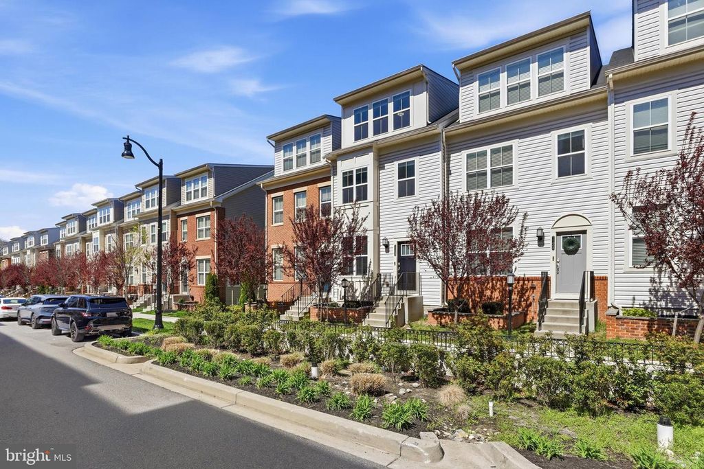 Image 2 of property listing at 7140 BANBURY DR, Hanover, MD 21076