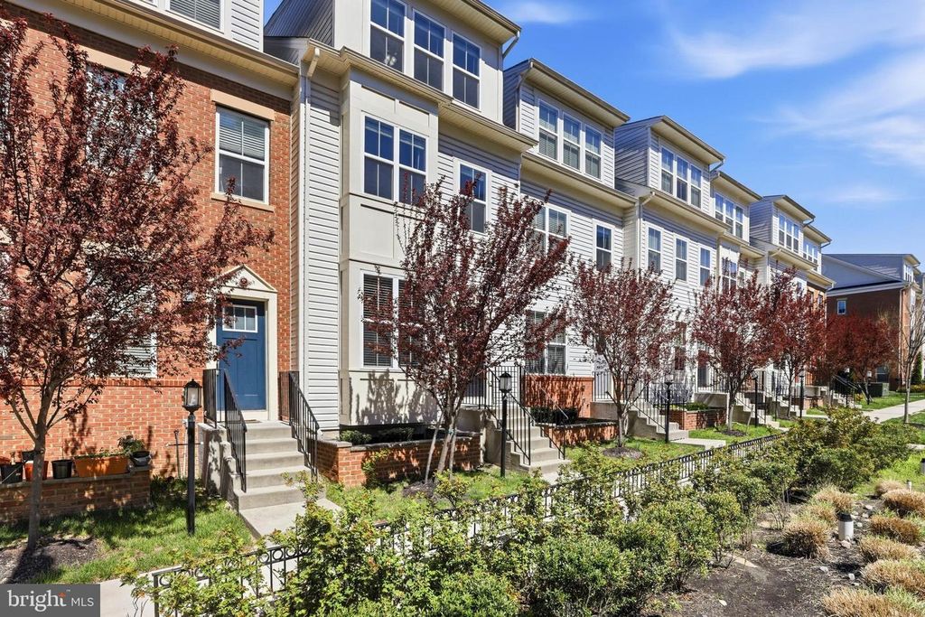 Image 3 of property listing at 7140 BANBURY DR, Hanover, MD 21076