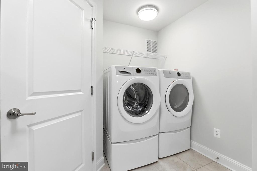 Image 38 of property listing at 7140 BANBURY DR, Hanover, MD 21076