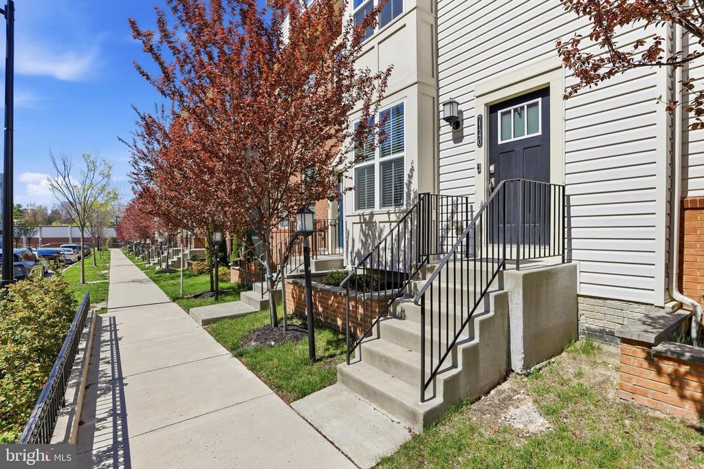 Image 4 of property listing at 7140 BANBURY DR, Hanover, MD 21076