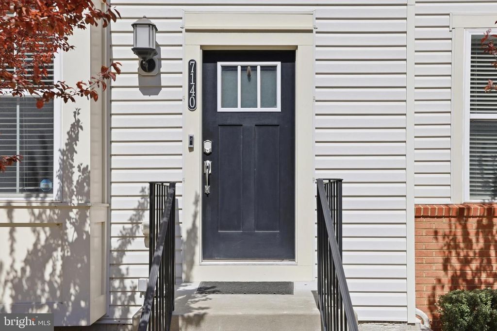 Image 5 of property listing at 7140 BANBURY DR, Hanover, MD 21076