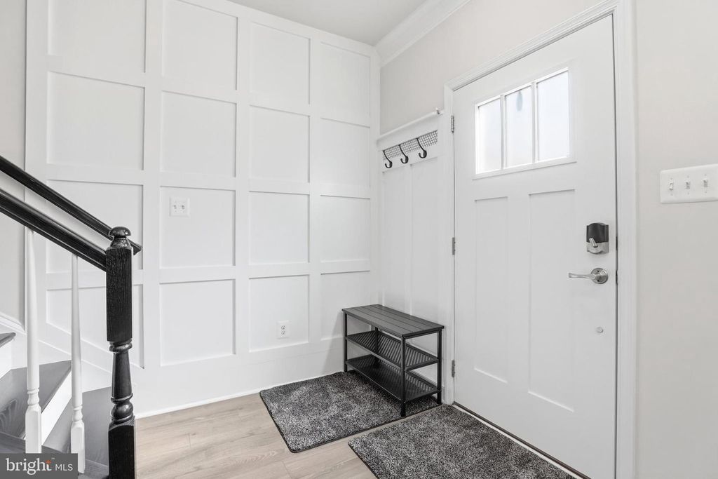 Image 6 of property listing at 7140 BANBURY DR, Hanover, MD 21076