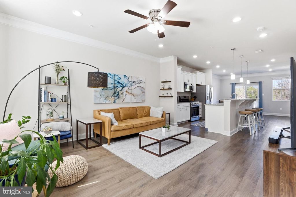 Image 7 of property listing at 7140 BANBURY DR, Hanover, MD 21076